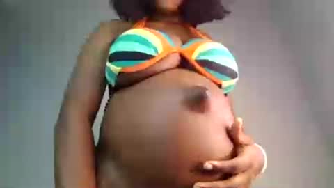 Snapshot of hot_choccoolate chatting on August 3, 9:18 pm Zarah online show from August 3, 9:18 pm