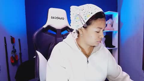 hot chocolate 4u online show from November 10, 12:15 pm