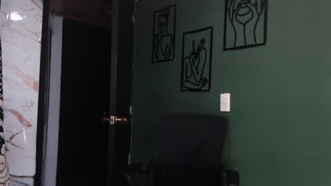 Snapshot of hot_chocolate_4u chatting on May 22, 12:33 pm hot chocolate 4u online show from May 22, 12:33 pm
