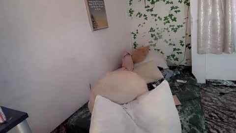 its me CLAUDIA online show from October 9, 7:28 am