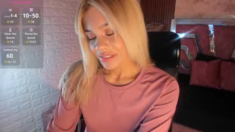 Snapshot of hot_cupid01 chatting on June 5, 10:54 am Valery online show from June 5, 10:54 am