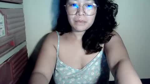 Snapshot of hot_emma1112 chatting on June 19, 2:54 pm hot_emma1112 online show from June 19, 2:54 pm