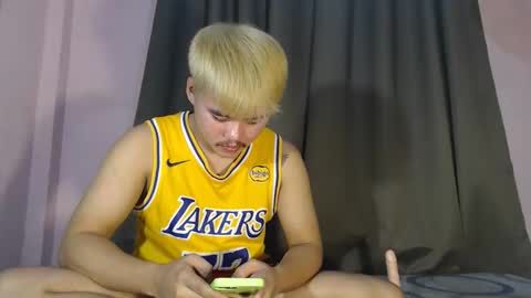 hot_emmanuel online show from April 12, 11:04 am