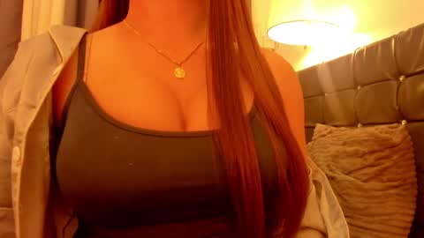 Snapshot of hot_fucking_lee chatting on March 24, 8:08 am kelly lee online show from March 24, 8:08 am