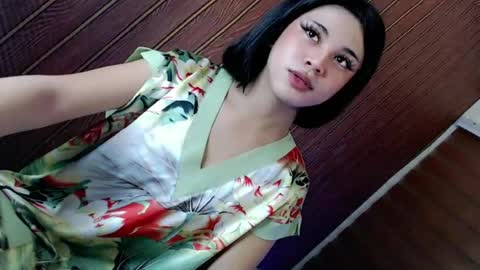 Snapshot of hot_laura69 chatting on June 15, 8:49 am just call me laura online show from June 15, 8:49 am