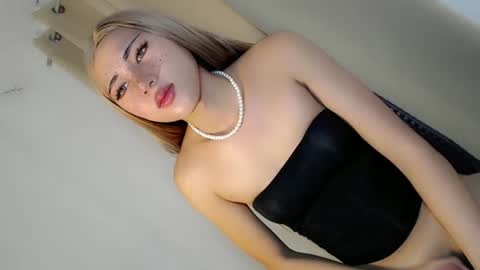 Snapshot of hot_little_angel18 chatting on May 30, 2:08 am hot_little_angel18 online show from May 30, 2:08 am