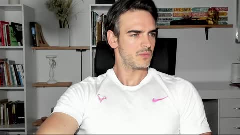 Martin online show from December 14, 11:34 pm