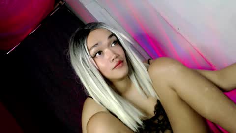 hot_moma69 online show from April 6, 4:52 pm