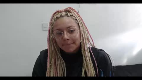 Snapshot of hot_mommymia chatting on January 6, 9:00 pm Mia online show from January 6, 9:00 pm