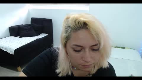 Mia online show from January 20, 10:04 pm