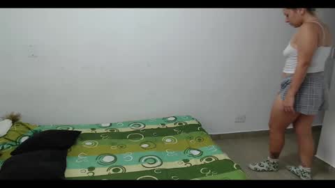 Snapshot of hot_mommymia chatting on February 11, 3:51 pm Mia online show from February 11, 3:51 pm