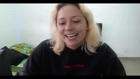 Snapshot of hot_mommymia chatting on February 23, 7:49 pm Mia online show from February 23, 7:49 pm