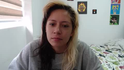 Mia online show from October 13, 1:33 pm