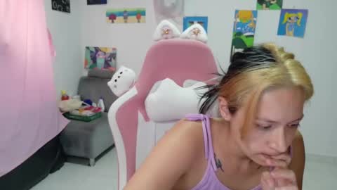 Mia online show from February 11, 6:57 pm