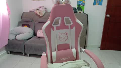 Mia online show from April 2, 6:38 pm