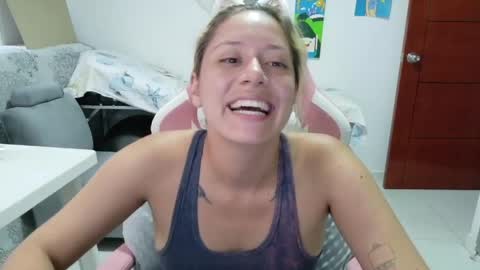 Mia online show from May 7, 8:03 pm