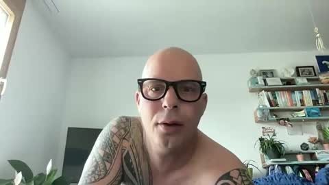 Snapshot of hot_sex83 chatting on April 27, 6:44 am letmedoo2 online show from April 27, 6:44 am
