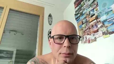 Snapshot of hot_sex83 chatting on May 16, 9:28 am letmedoo2 online show from May 16, 9:28 am