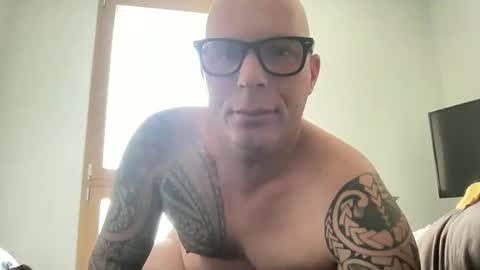 Snapshot of hot_sex83 chatting on May 25, 4:02 pm letmedoo2 online show from May 25, 4:02 pm