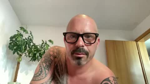 Snapshot of hot_sex83 chatting on July 4, 9:15 am letmedoo2 online show from July 4, 9:15 am