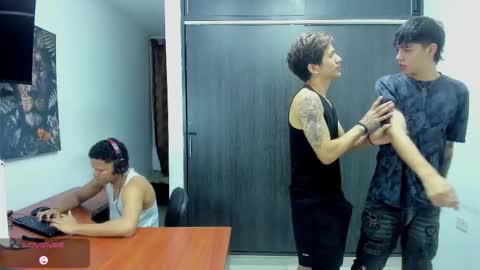 Vanesa Oliver and Andrew online show from January 19, 11:25 am