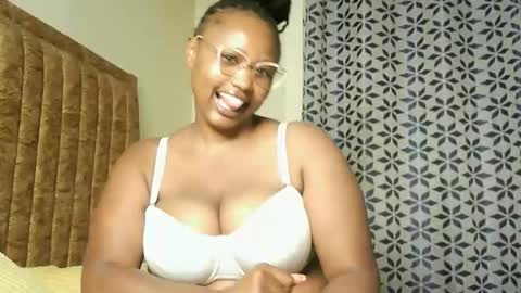 Snapshot of hot_sexxy_babe chatting on February 6, 8:01 pm Mercy online show from February 6, 8:01 pm