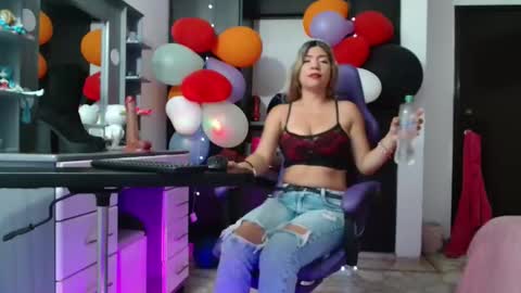 Snapshot of hot_sexy_bunny chatting on February 20, 8:53 pm hot sexy bunny online show from February 20, 8:53 pm