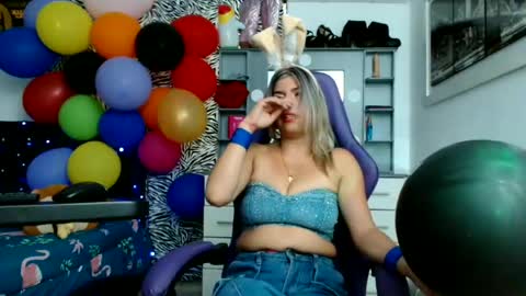 Snapshot of hot_sexy_bunny chatting on June 13, 2:15 pm hot sexy bunny online show from June 13, 2:15 pm