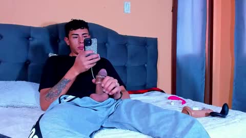 Snapshot of hot_twinks83 chatting on January 29, 1:49 pm hot_twinks83 online show from January 29, 1:49 pm