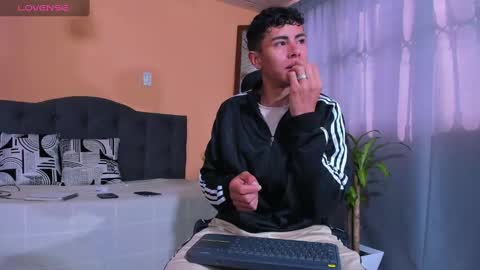 Snapshot of hot_twinks83 chatting on March 2, 12:54 pm hot_twinks83 online show from March 2, 12:54 pm