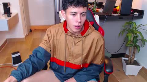 Snapshot of hot_twinks83 chatting on September 16, 3:07 am hot_twinks83 online show from September 16, 3:07 am