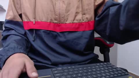 Snapshot of hot_twinks83 chatting on September 17, 12:40 pm hot_twinks83 online show from September 17, 12:40 pm