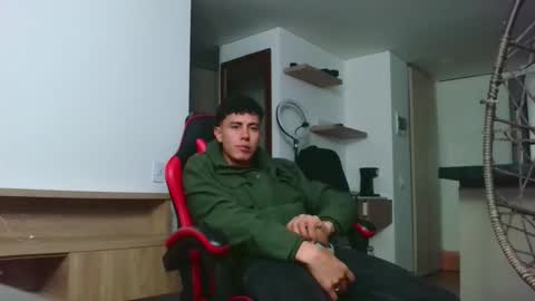 Snapshot of hot_twinks83 chatting on September 22, 11:18 pm hot_twinks83 online show from September 22, 11:18 pm