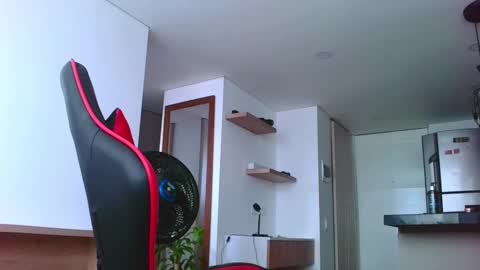 Snapshot of hot_twinks83 chatting on September 25, 5:16 pm hot_twinks83 online show from September 25, 5:16 pm