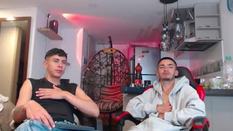 Snapshot of hot_twinks83 chatting on October 9, 4:10 am hot_twinks83 online show from October 9, 4:10 am