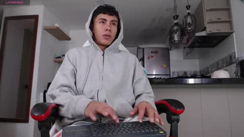 Snapshot of hot_twinks83 chatting on October 13, 12:05 pm hot_twinks83 online show from October 13, 12:05 pm