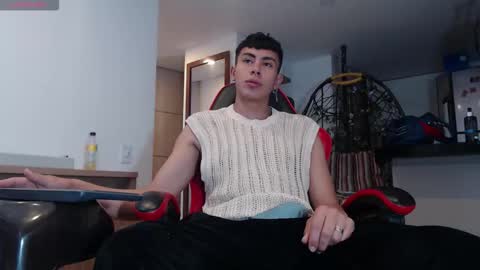 Snapshot of hot_twinks83 chatting on October 16, 12:39 pm hot_twinks83 online show from October 16, 12:39 pm