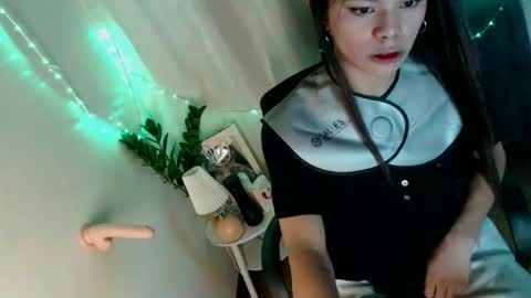 Snapshot of hot_yanna143 chatting on April 1, 10:38 am Yanna online show from April 1, 10:38 am