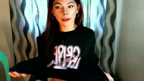 Snapshot of hot_yanna143 chatting on April 9, 3:17 am Yanna online show from April 9, 3:17 am