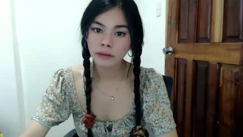 Snapshot of hot_yanna143 chatting on May 4, 4:30 am Yanna online show from May 4, 4:30 am