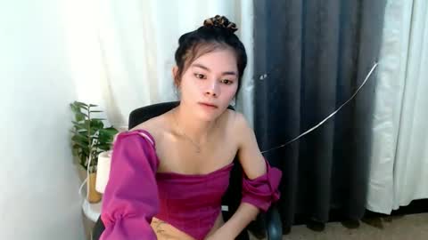 Snapshot of hot_yanna143 chatting on May 29, 1:53 pm Yanna online show from May 29, 1:53 pm