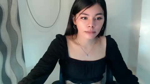 Snapshot of hot_yanna143 chatting on June 1, 9:27 pm Yanna online show from June 1, 9:27 pm