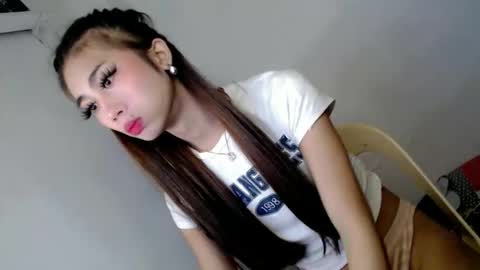 hotasian2345 online show from February 8, 12:25 am