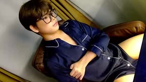 hotasian_ online show from April 19, 2:49 pm