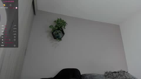 Snapshot of hotay_ chatting on December 13, 9:30 pm Andrew xdres08 online show from December 13, 9:30 pm