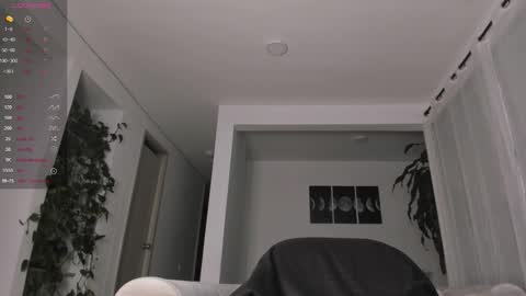 Snapshot of hotay_ chatting on October 19, 12:33 am Andrew xdres08 online show from October 19, 12:33 am
