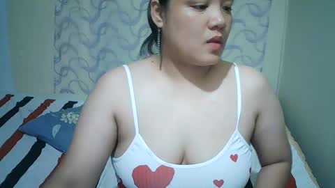 Snapshot of hotbabymomma chatting on February 24, 9:53 am Lynn online show from February 24, 9:53 am