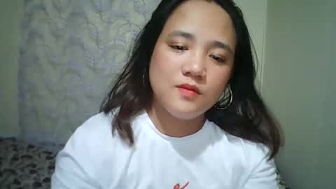 Snapshot of hotbabymomma chatting on March 6, 8:19 am Lynn online show from March 6, 8:19 am