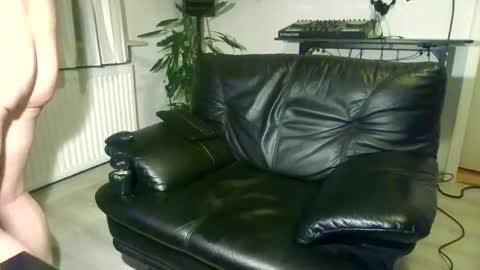 hotboy32891282 online show from June 3, 11:54 pm