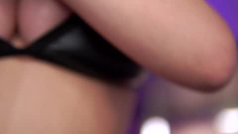 Anais online show from September 26, 6:17 am